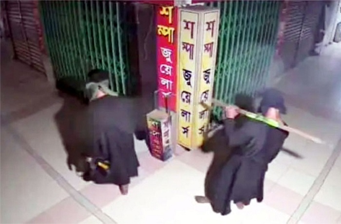 বোরকা পরে দোকানের ৫০০ ভরি স্বর্ণালঙ্কার চুরি