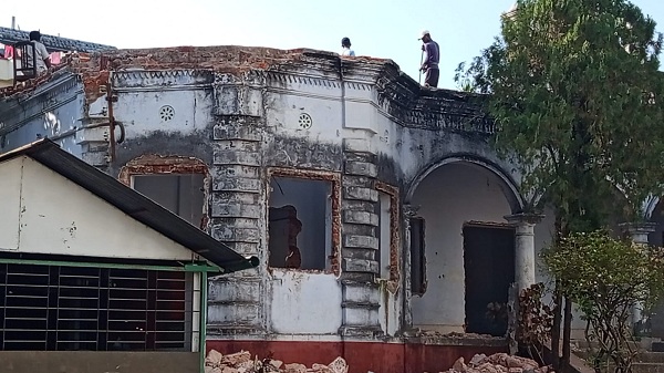 ভেঙে ফেলা হচ্ছে সিলেটের ঐতিহ্যবাহী ‘মিনিস্টার বাড়ি’